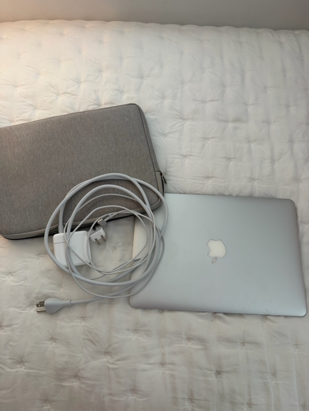 Apple Macbook Air Early 2014 13 inch 128 GB